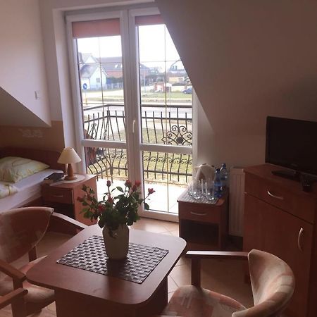 Pokoje Z Lazienkami - Dziwnowek Cammin in Pommern Exterior foto